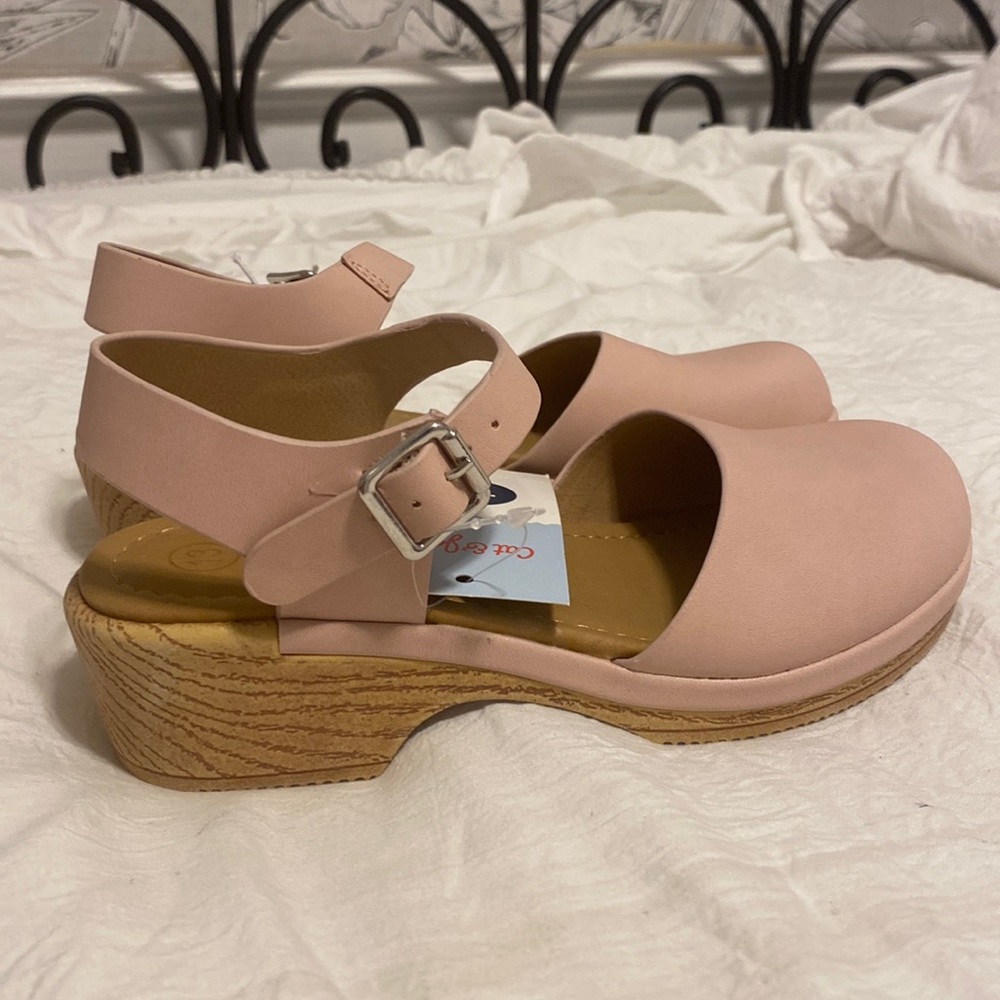 NWT Cat and Jack clogs blush pink size 13